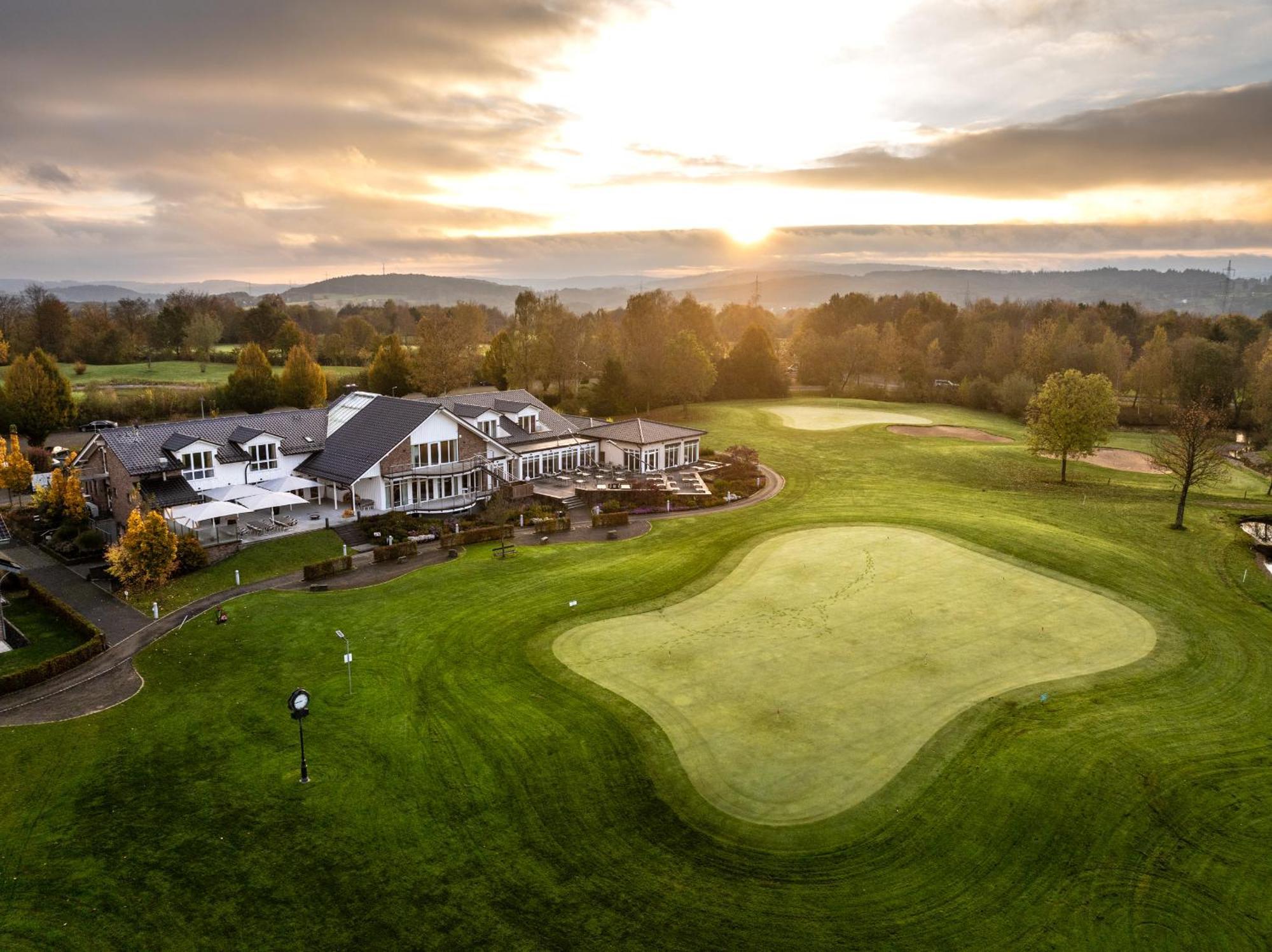 Gut Heckenhof Hotel & Golfresort An Der Sieg Gmbh & Co. Kg Eitorf Esterno foto